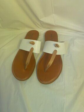 Rock and Candy by ZIGI Blaney Flat White and Brown Thong Sandal, Women's Size 8